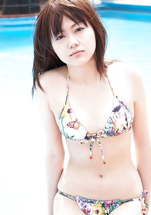 Japanese Idol In Pool - Japanese in Pool Pics - Free Japanese Porn Pictures